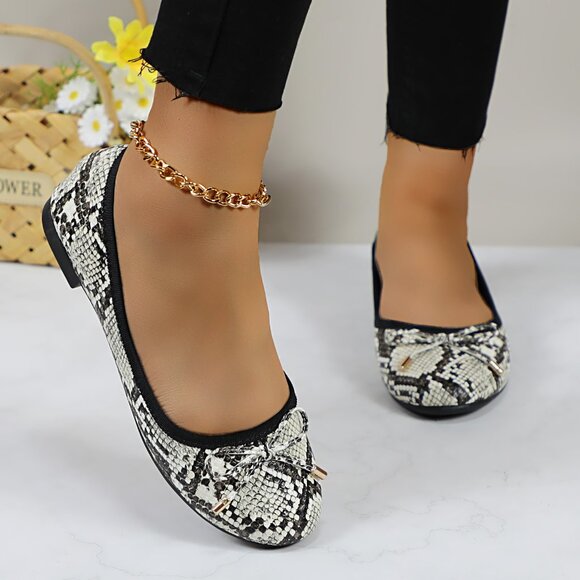 Women's Cushioned Insole Classic Bow Tie Ballerina Flat - Picture 2 of 10